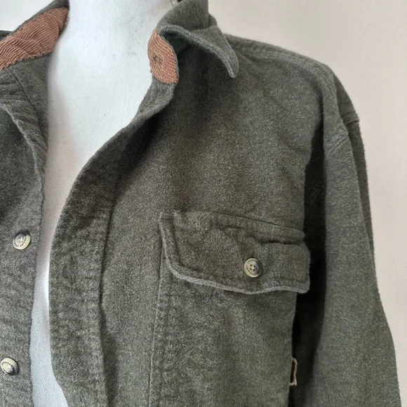 Legendary Whitetails Button-Down - Picture 3 of 13